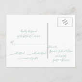 Monogram Crest Dusty bleu Wedding rsvp Carte posta (Dos)