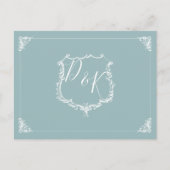 Monogram Crest Dusty bleu Wedding rsvp Carte posta (Devant)