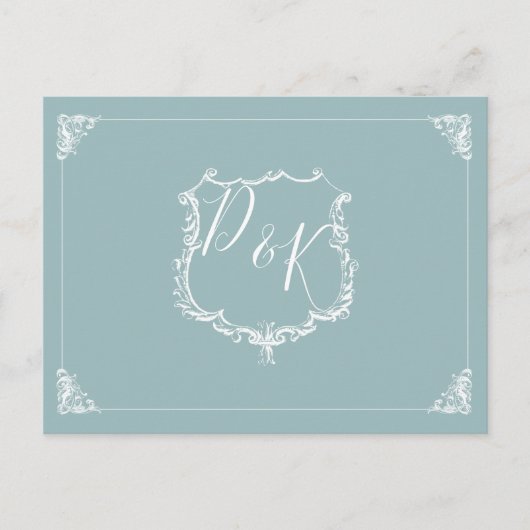 Monogram Crest Dusty bleu Wedding rsvp Carte posta (Devant)