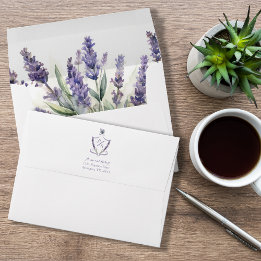 Monogram Crest Lavender Elegant Huwelijk Envelop