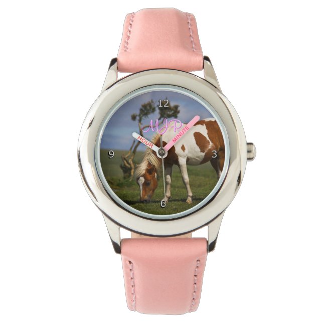 Monogram Cute Wild Pony op Dartmoor Horloge (Voorkant)
