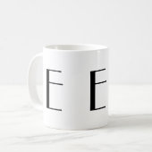 Monogram E zwarte en witte moderne koffie Mok (Voorkant links)