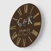 Monogram Eerste Letters op Chocolade Bruine Huweli Grote Klok (Hoek)