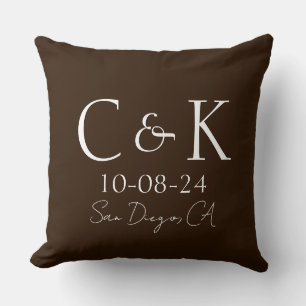 Monogram Eerste Letters op Chocolade Bruine Trouwd Kussen