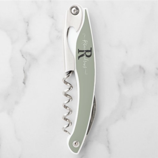 Monogram Elegant Sage Green Script Initiaal Naam Kurkentrekker (Voorkant)