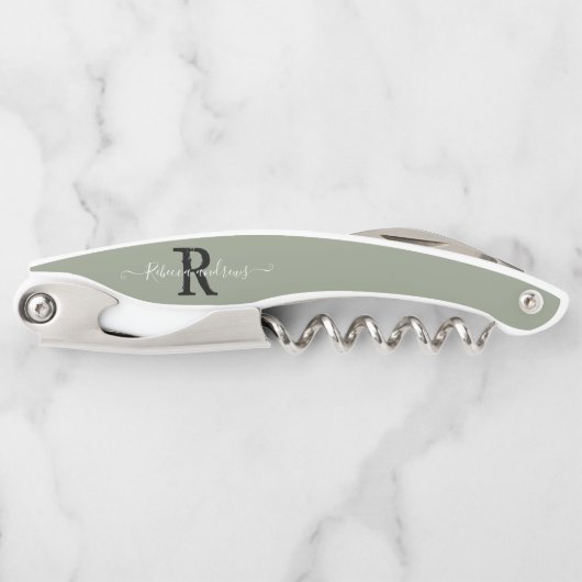 Monogram Elegant Sage Green Script Initiaal Naam Kurkentrekker (Voorkant)