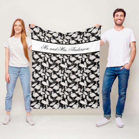 Monogram Elegant Script Black White Swan Feathers Fleece Deken (In situ)