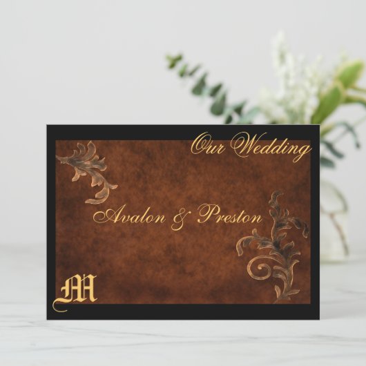 Monogram Elegant Scroll Leaf Wedding Uitnodiging (Staand voorkant)