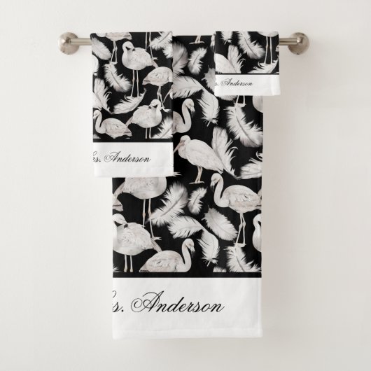 Monogram Elegante Script Zwarte Witte Zwanenveren Bad Handdoek (Insitu)