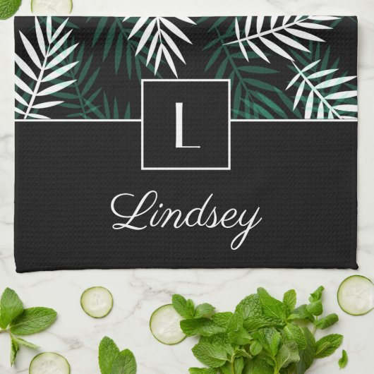 Monogram en Jouw naam op donkergroene lederen patr Theedoek (Gevouwen)