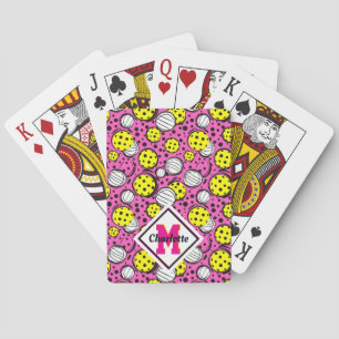 Monogram en naam gele pickleballs op roze pokerkaarten