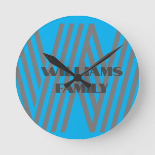 Monogram familienaam blauw grijs moderne wandklok ronde klok