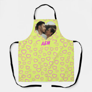 Monogram foto van geel en roze hartpatroon schort