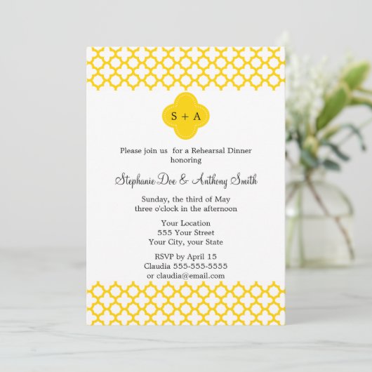 Monogram Geel Quatrefoil Pattern Weddenschap Kaart (Staand voorkant)
