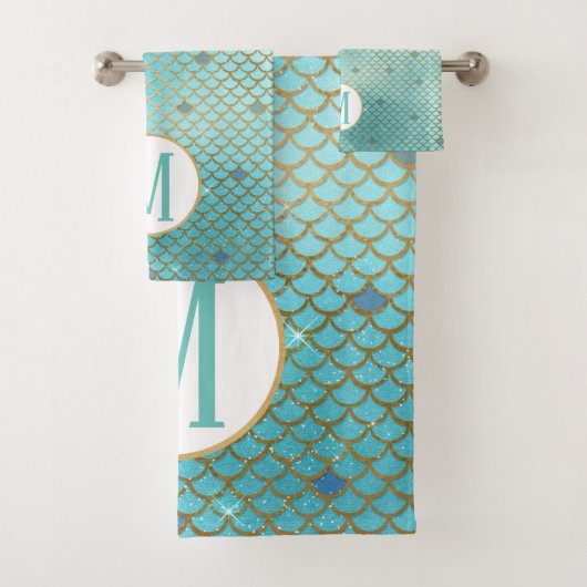 Monogram Gold en Blue Ombre Mermaid Scales Bad Handdoek (Insitu)