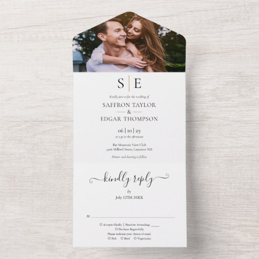 Monogram Gold en zwart fotohuwelijk All In One Uitnodiging (Binnen)