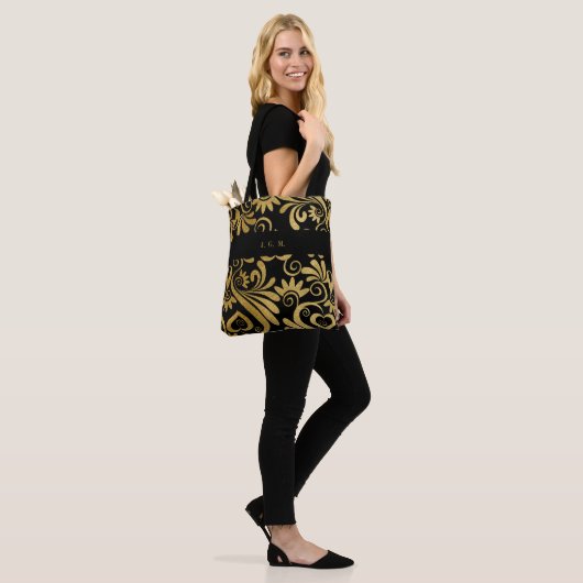 Monogram Goud en Zwart Elegant Swirls Draagtas (Op model)