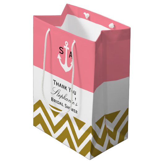 Monogram Gouden Chevron met Roze Nautische Bruid Medium Cadeauzakje (Voorkant Gekanteld)