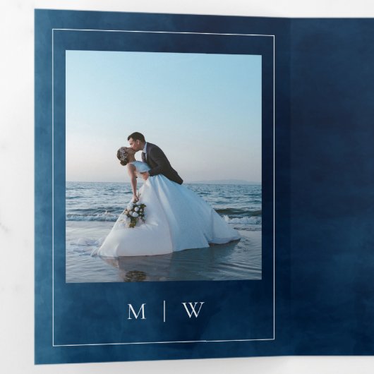 Monogram & Grens Elegant Marine Blauw Bruiloft Drieluik Uitnodiging (Binnenzijde eerst)