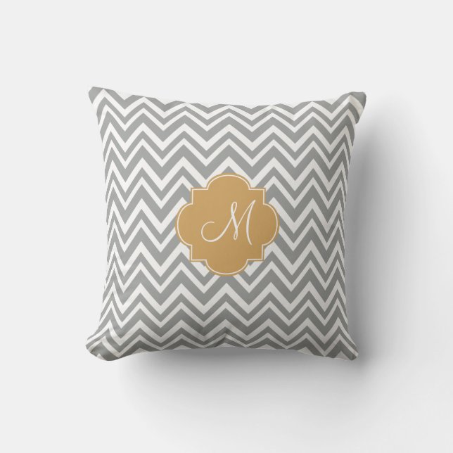 Monogram grijs en wit Chevron Patroon met goud Kussen (Voorkant)
