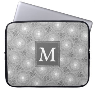 Monogram grijze cirkels patroon laptop sleeve