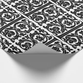 Monogram I Initiaal Black en White Floral Pattern Cadeaupapier (Hoek)