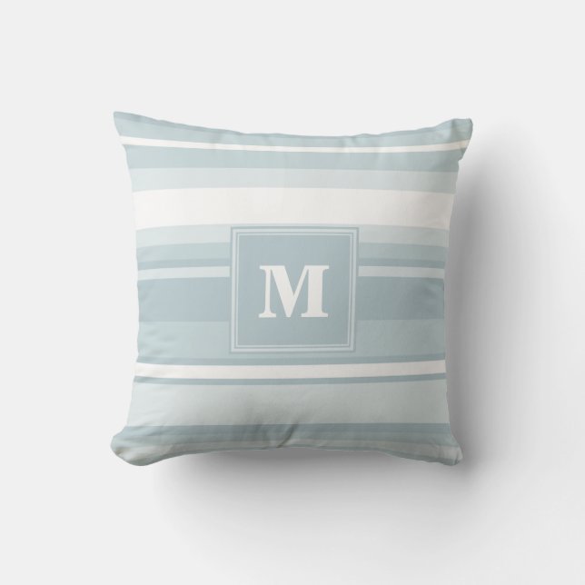 Monogram ijsblauwe strepen kussen (Voorkant)