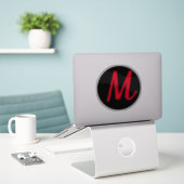 Monogram Initiaal Rode Vet Aangepaste naam Zwarte Sticker (Laptop op bureau)