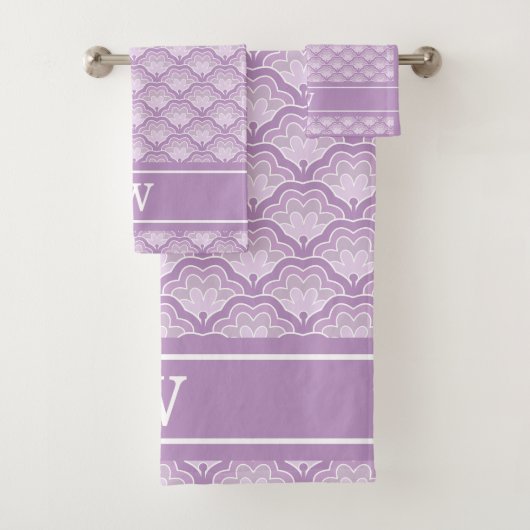 Monogram Initial Abstract Purple Floral Pattern Bad Handdoek (Insitu)
