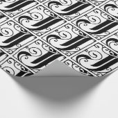 Monogram J Initiaal Black en White Floral Pattern Cadeaupapier (Hoek)