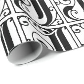 Monogram J Initiaal Black en White Floral Pattern Cadeaupapier (Rol Hoek)