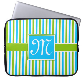 Monogram kleurig blauw en groen strippatroon laptop sleeve