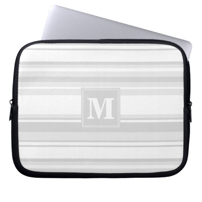 Monogram lichtgrijze strepen laptop sleeve (Voorkant)