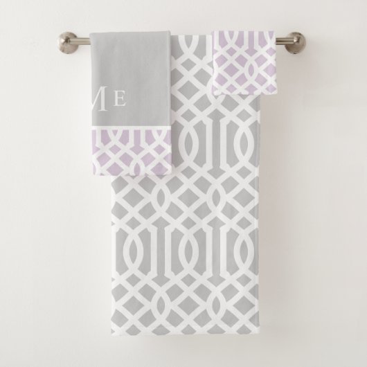 Monogram lila en grijs Trellis | bewerkbare kleure Bad Handdoek (Insitu)