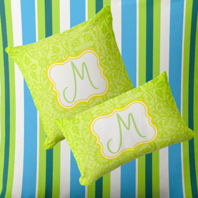 Monogram limoen groen bloemen buitenkussen (Lemonade or limeade? Which do you prefer? This lemony lime monogramed pillow adds some zest!)