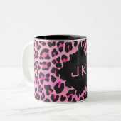 Monogram luipaard zwart-wit en warmroze afdrukken tweekleurige koffiemok (Voorkant links)