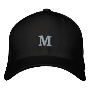 Monogram M Initiaal Letter Flexfit Wol  Geborduurde Pet
