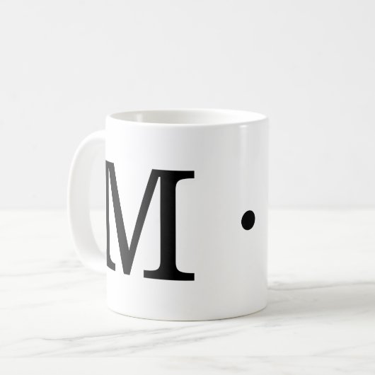 Monogram M Klassieke Mok, 11 oz Koffiemok (Voorkant links)