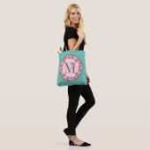 Monogram M Letter met Peony Flower Afbeelding Canv Draagtas (Op model)