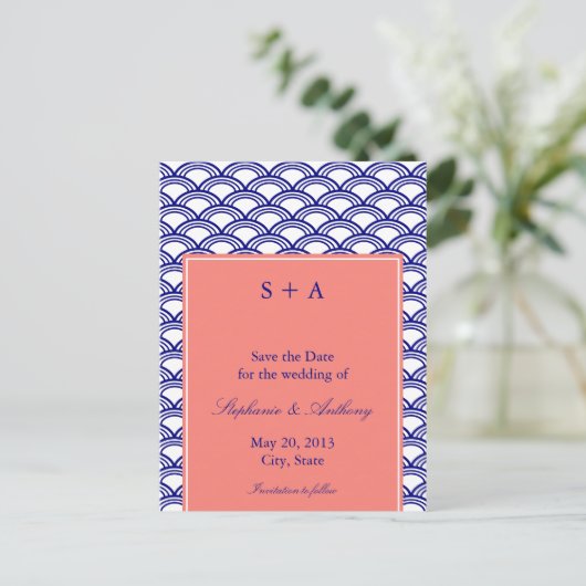 Monogram marine en koraal Seigaiha Pattern Wedding Aankondigingskaart (Staand voorkant)