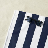 monogram marinesblauw en witte strepen gestreept strandlaken (In situ)