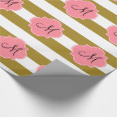 Monogram metaal goud en roze gestreepte patroon cadeaupapier (Hoek)