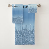 Monogram Metallic Ice Blue Dripping Glitter Bad Handdoek (Insitu)