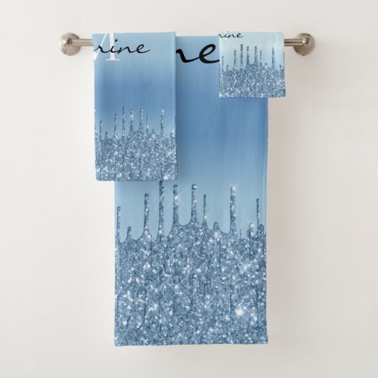 Monogram Metallic Ice Blue Dripping Glitter Bad Handdoek (Insitu)