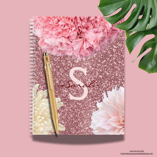 Monogram modern glitter met roze en witte floraal notitieboek