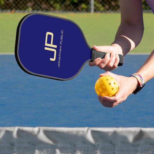 Monogram Modern Sjabloon Elegant Navy Blue Gold Pickleball Paddle (Insitu)