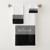 Monogram modern zwart-wit grijze stripes bad handdoek (Insitu)
