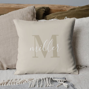 Monogram moderne beige familienaam Naam Kussen
