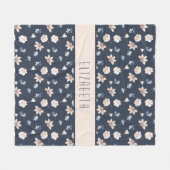 Monogram Naam Blush Pink Navy Blue Floral Fleece Deken (Voorkant (Horizontaal))