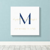 Monogram Naam Initiaal Blue Gold Wedding Date Gift Canvas Afdruk (Insitu (Houten vloer))